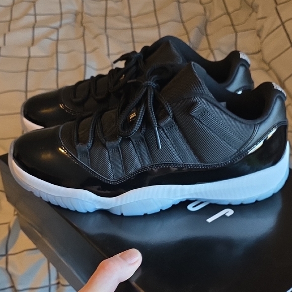 Nike Air Black and White Low-Top Sneakers main image 12